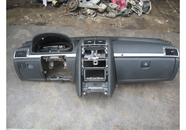Панель приладів, торпедо Peugeot 407